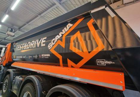 inscriptionare camion personalizat 