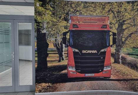 imprimiare tapet personalizat sediu Scania Romania